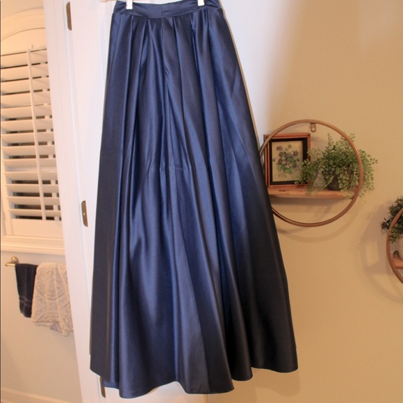 Two piece formal - Picture 2 of 4